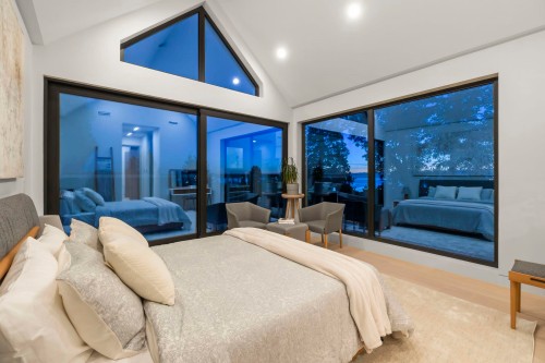 1066 Fulton Avenue, West Vancouver, BC - Indoor Photo Showing Bedroom