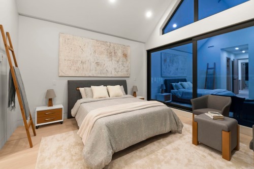 1066 Fulton Avenue, West Vancouver, BC - Indoor Photo Showing Bedroom