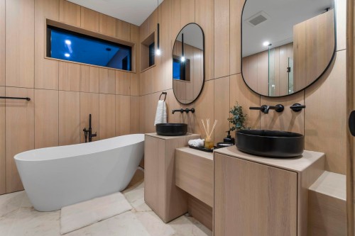 1066 Fulton Avenue, West Vancouver, BC - Indoor Photo Showing Bathroom