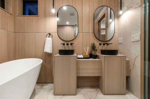 1066 Fulton Avenue, West Vancouver, BC - Indoor Photo Showing Bathroom