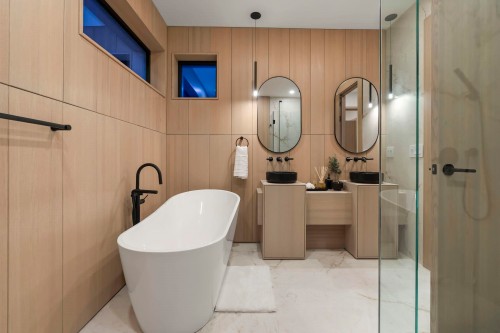 1066 Fulton Avenue, West Vancouver, BC - Indoor Photo Showing Bathroom