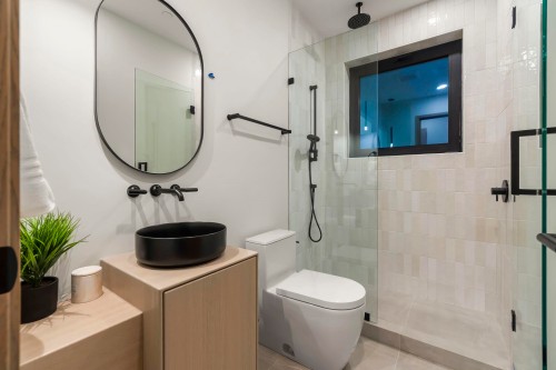 1066 Fulton Avenue, West Vancouver, BC - Indoor Photo Showing Bathroom
