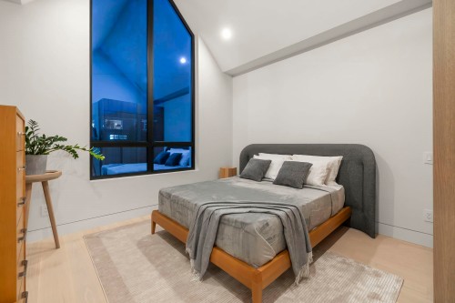 1066 Fulton Avenue, West Vancouver, BC - Indoor Photo Showing Bedroom