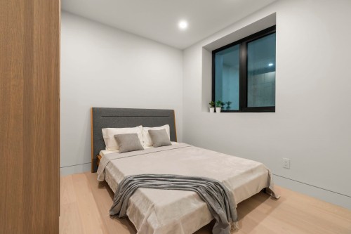 1066 Fulton Avenue, West Vancouver, BC - Indoor Photo Showing Bedroom