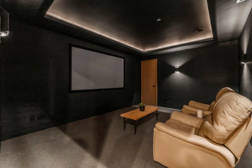 1066 Fulton Avenue, West Vancouver, BC - Indoor Photo Showing Other Room