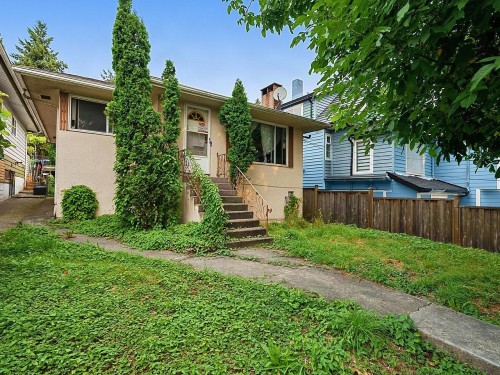 8247 10Th Avenue, Burnaby, BC - Outdoor