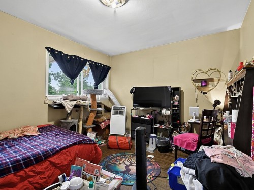 8247 10Th Avenue, Burnaby, BC - Indoor