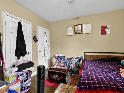8247 10Th Avenue, Burnaby, BC - Indoor Photo Showing Bedroom