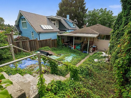 8247 10Th Avenue, Burnaby, BC - Outdoor