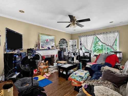 8247 10Th Avenue, Burnaby, BC - Indoor Photo Showing Other Room