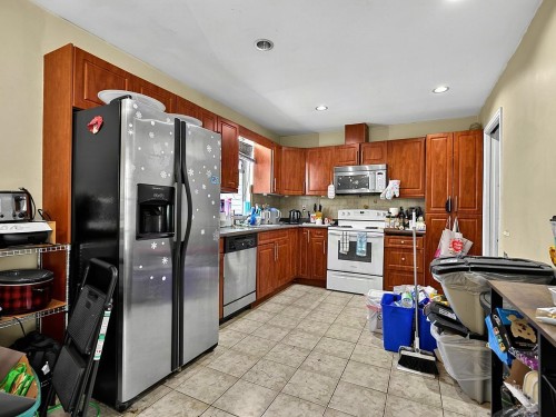 8247 10Th Avenue, Burnaby, BC - Indoor Photo Showing Kitchen