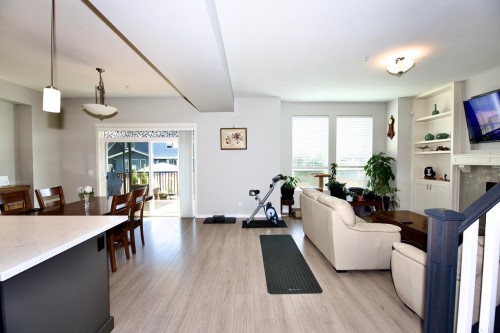24442 113 Avenue, Maple Ridge, BC - Indoor Photo Showing Living Room With Fireplace