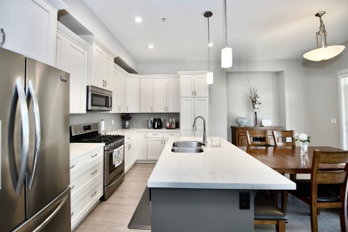 24442 113 Avenue, Maple Ridge, BC - Indoor Photo Showing Kitchen With Stainless Steel Kitchen With Double Sink With Upgraded Kitchen