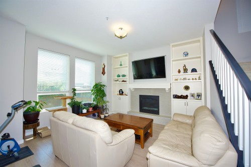 24442 113 Avenue, Maple Ridge, BC - Indoor Photo Showing Living Room With Fireplace