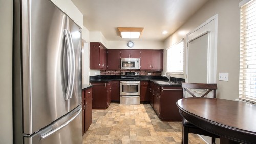 1798 Heather Avenue, Port Coquitlam, BC - Indoor Photo Showing Kitchen With Stainless Steel Kitchen