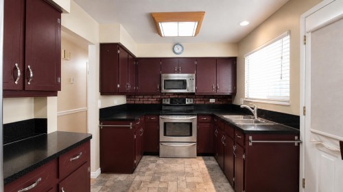 1798 Heather Avenue, Port Coquitlam, BC - Indoor Photo Showing Kitchen With Double Sink