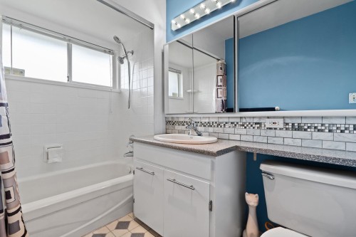 3455 Highland Boulevard, North Vancouver, BC - Indoor Photo Showing Bathroom