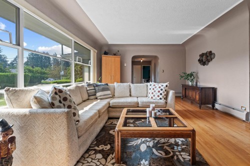 3455 Highland Boulevard, North Vancouver, BC - Indoor Photo Showing Living Room