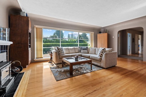 3455 Highland Boulevard, North Vancouver, BC - Indoor Photo Showing Living Room