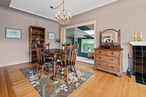 3455 Highland Boulevard, North Vancouver, BC - Indoor Photo Showing Dining Room
