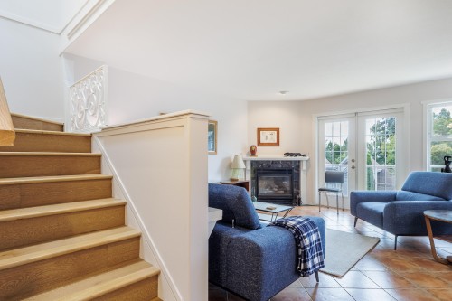 4-5768 Marine Way, Sechelt, BC - Indoor Photo Showing Living Room With Fireplace