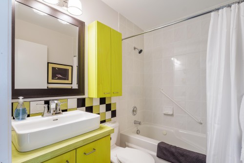 4-5768 Marine Way, Sechelt, BC - Indoor Photo Showing Bathroom