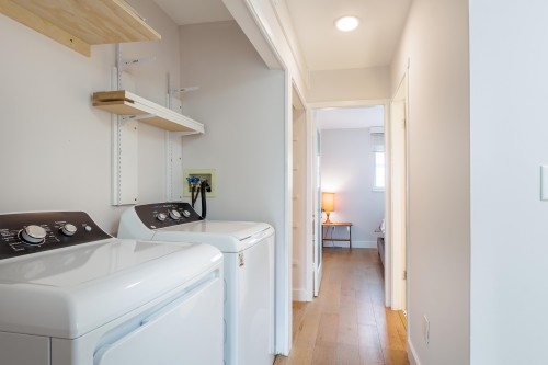 4-5768 Marine Way, Sechelt, BC - Indoor Photo Showing Laundry Room