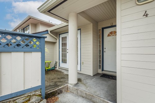 4-5768 Marine Way, Sechelt, BC - Outdoor With Exterior