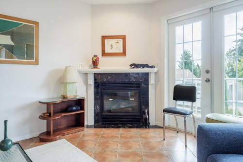 4-5768 Marine Way, Sechelt, BC - Indoor Photo Showing Living Room With Fireplace