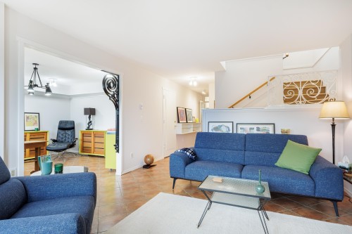 4-5768 Marine Way, Sechelt, BC - Indoor Photo Showing Living Room