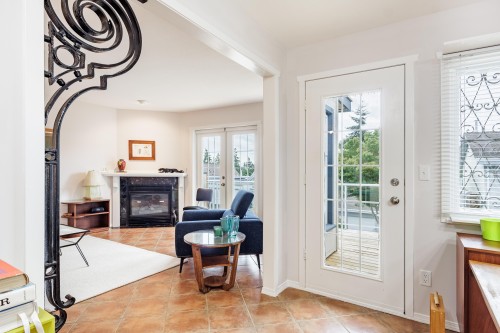 4-5768 Marine Way, Sechelt, BC - Indoor With Fireplace