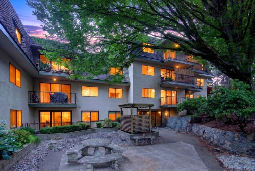 305-466 Eighth Avenue E New Westminster, BC V3L 4L2