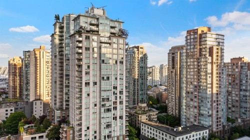 2504-565 Smithe Street  Vancouver, BC V6B 0E4
