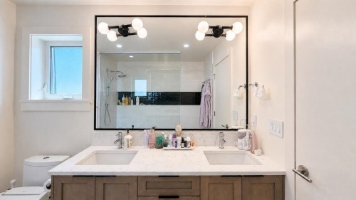 3214 King Edward Avenue W, Vancouver, BC - Indoor Photo Showing Bathroom
