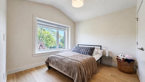 3214 King Edward Avenue W, Vancouver, BC - Indoor Photo Showing Bedroom