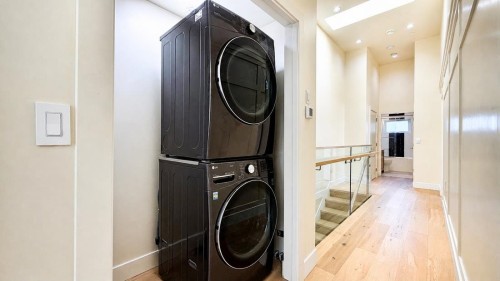 3214 King Edward Avenue W, Vancouver, BC - Indoor Photo Showing Laundry Room