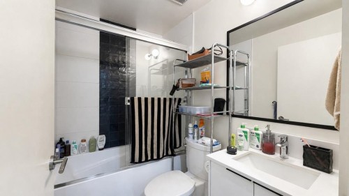 3214 King Edward Avenue W, Vancouver, BC - Indoor Photo Showing Bathroom