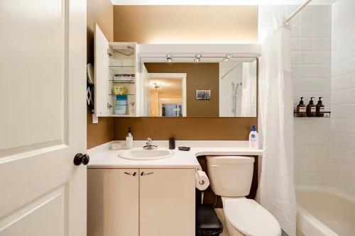 336 26Th Street E, North Vancouver, BC - Indoor Photo Showing Bathroom