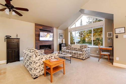 336 26Th Street E, North Vancouver, BC - Indoor Photo Showing Living Room With Fireplace