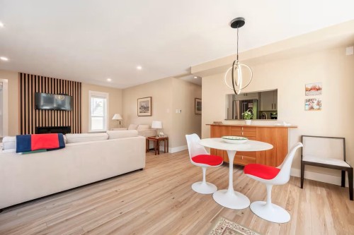 336 26Th Street E, North Vancouver, BC - Indoor