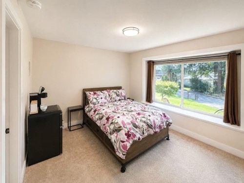 336 26Th Street E, North Vancouver, BC - Indoor Photo Showing Bedroom