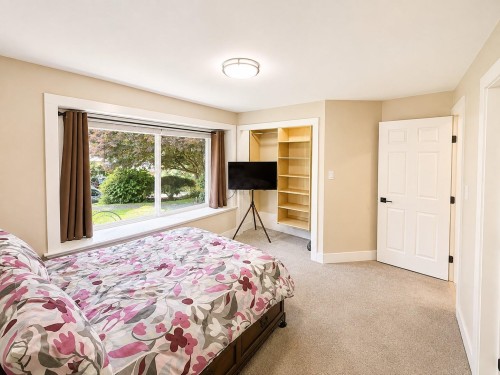 336 26Th Street E, North Vancouver, BC - Indoor Photo Showing Bedroom