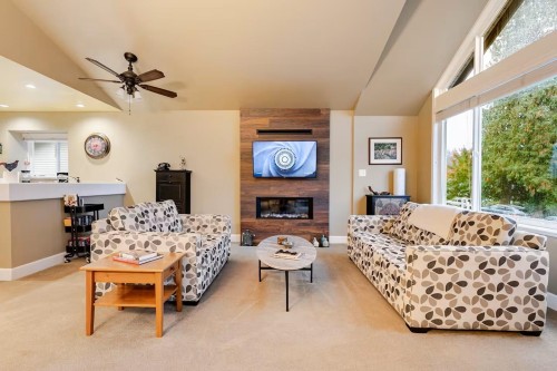 336 26Th Street E, North Vancouver, BC - Indoor Photo Showing Living Room With Fireplace