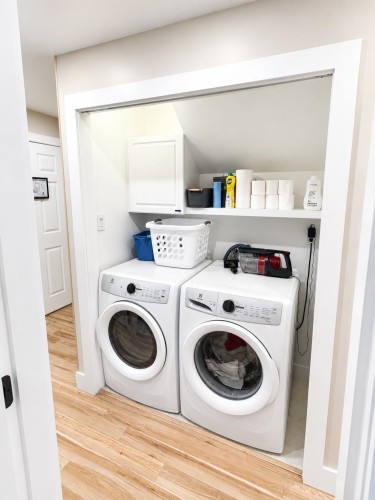 336 26Th Street E, North Vancouver, BC - Indoor Photo Showing Laundry Room