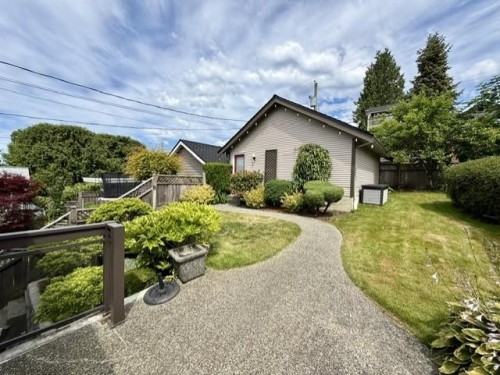 336 26Th Street E, North Vancouver, BC - Outdoor