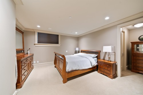 2766 Willoughby Road, West Vancouver, BC - Indoor Photo Showing Bedroom