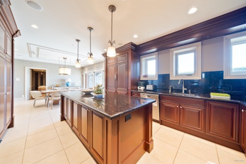 2766 Willoughby Road, West Vancouver, BC - Indoor Photo Showing Kitchen