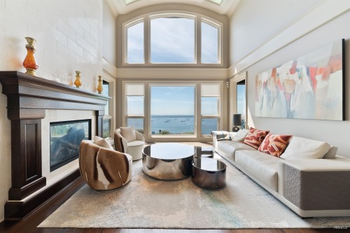 2766 Willoughby Road, West Vancouver, BC - Indoor Photo Showing Living Room With Fireplace
