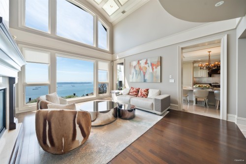 2766 Willoughby Road, West Vancouver, BC - Indoor Photo Showing Living Room With Fireplace