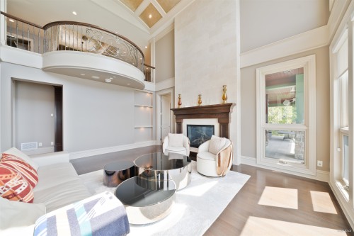 2766 Willoughby Road, West Vancouver, BC - Indoor With Fireplace